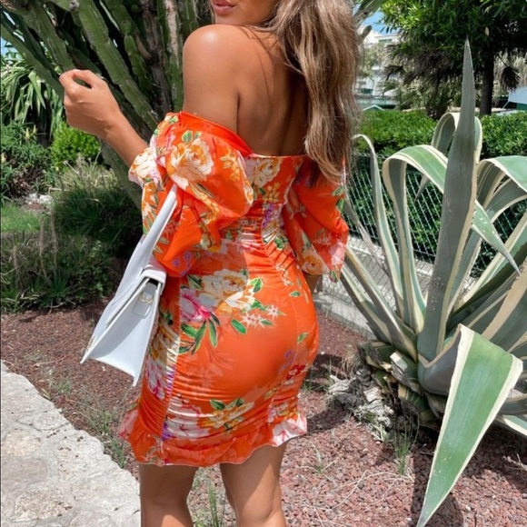 🧡Summer Bodycon Dress 🧡 - Picture 4 of 5
